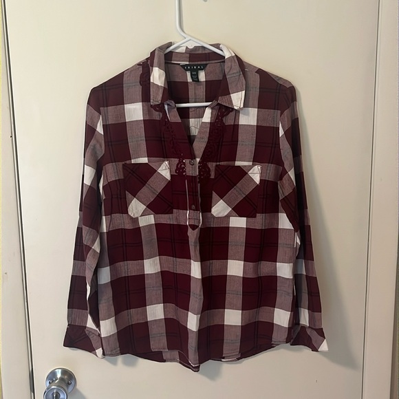 Tribal Women’s Flannel Top in Wine and White. - Picture 1 of 8